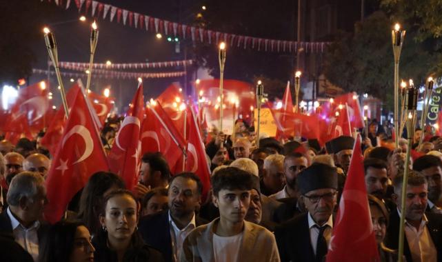 Yurdun dört bir yanında Cumhuriyet Bayramı için fener alayı