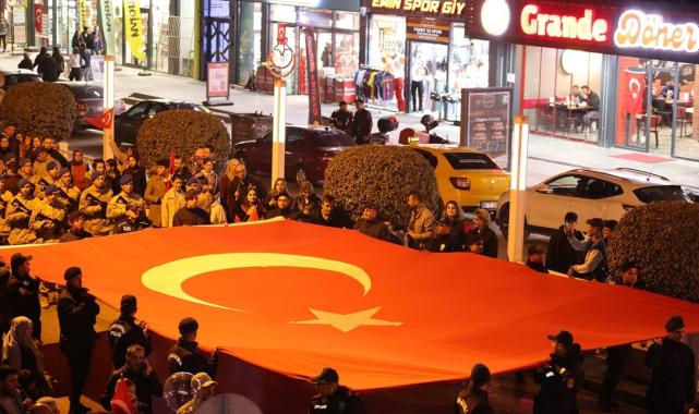 Yurdun dört bir yanında Cumhuriyet Bayramı için fener alayı