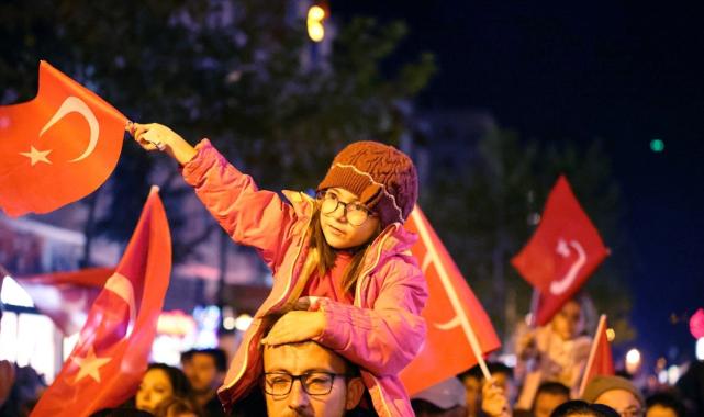 Yurdun dört bir yanında Cumhuriyet Bayramı için fener alayı