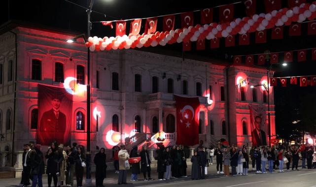 Yurdun dört bir yanında Cumhuriyet Bayramı için fener alayı