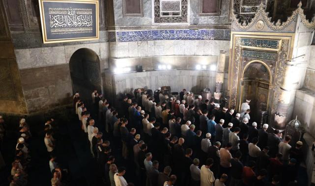 Yurt genelindeki camilerde şehitler ve mazlumlar için dua edildi
