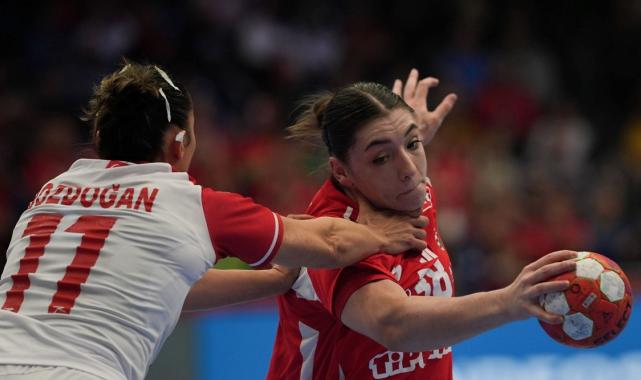 A Milli Kadın Hentbol Takımı, tarihinin ilk Avrupa Şampiyonası maçında yenildi