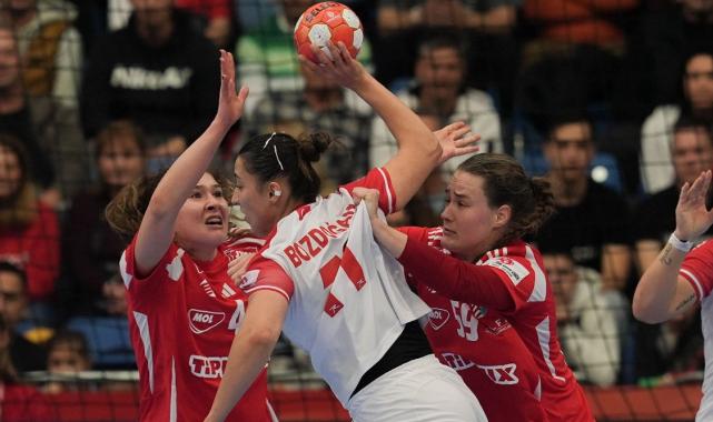 A Milli Kadın Hentbol Takımı, tarihinin ilk Avrupa Şampiyonası maçında yenildi