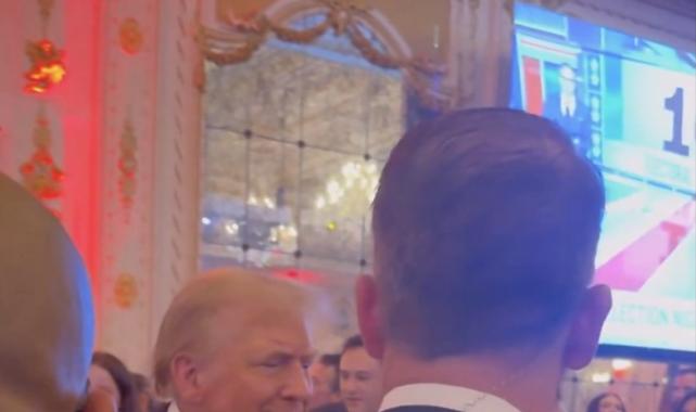 ABD'de Donald Trump'ın seçim merkezinde sevinç gösterileri