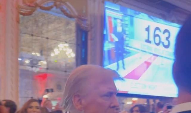 ABD'de Donald Trump'ın seçim merkezinde sevinç gösterileri