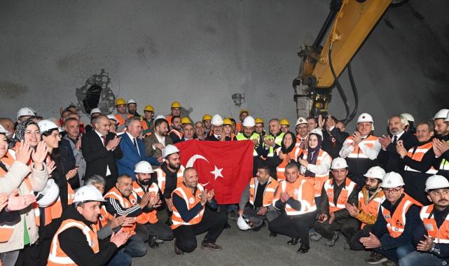 Abdulkadir Uraloğlu da katıldı: Çamlıhemşin Tüneli Işık Görme Töreni