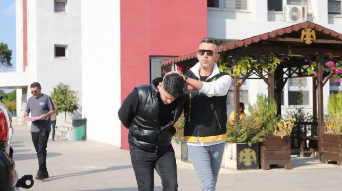 Adana&#039;da dik bakma kavgası Meyve bıçağıyla öldürdü