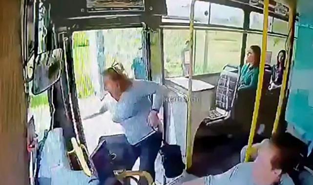 Adana'da yolcunun otobüsün açık kapısından düşerek yaşamını yitirdiği olaya ilişkin davada karar çıktı