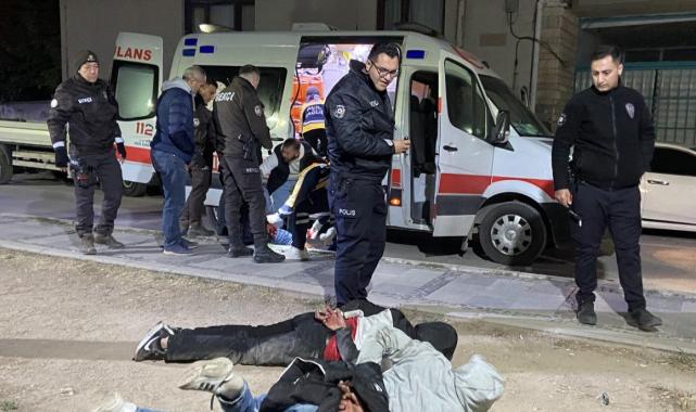 Aksaray'da 3 kişinin bıçaklandığı kavgadan kaçan şüpheliler kovalamacayla yakalandı