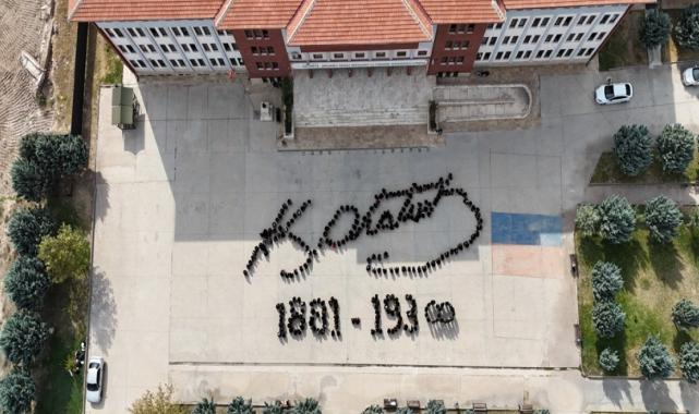 Aksaray'da 450 öğrenciyle 10 Kasım koreografisi