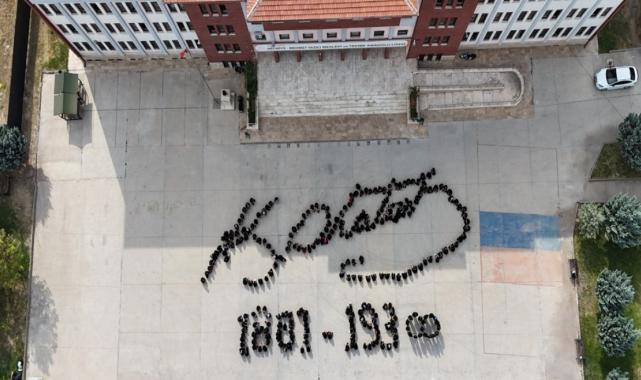 Aksaray'da 450 öğrenciyle 10 Kasım koreografisi