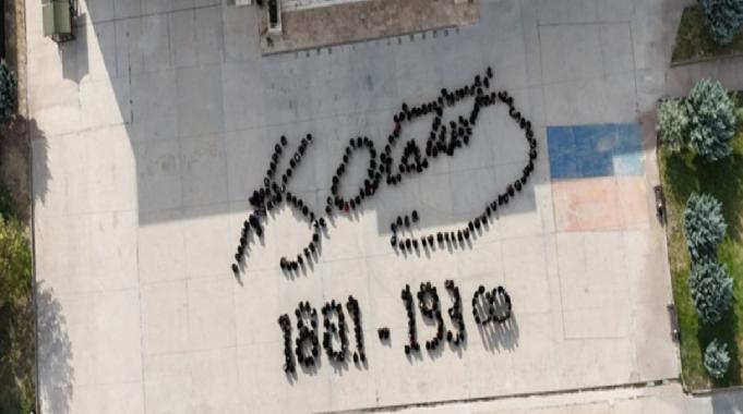 Aksaray&#039;da 450 öğrenciyle 10 Kasım koreografisi