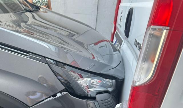 Antalya'da aracını servisten hasarlı alıp tamir ettirmek zorunda kaldı