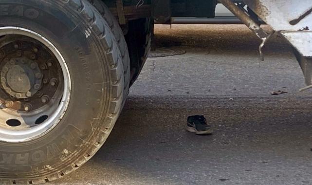 Antalya'da bisikletinden düşen çocuk çöp kamyonunun altında kaldı