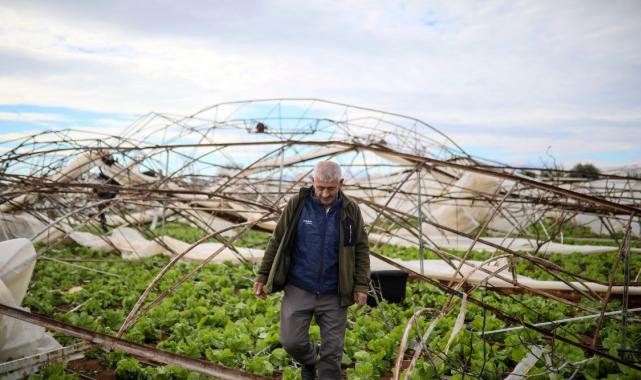 Antalya'da fırtına tarım arazilerini vurdu