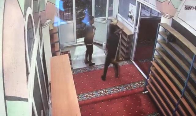 Antalya'da müezzine saldırı anı