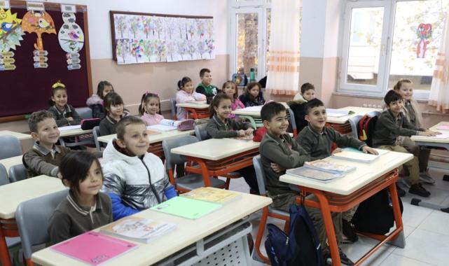 Ara tatil bitti: Milyonlarca öğrenci ders başı yaptı