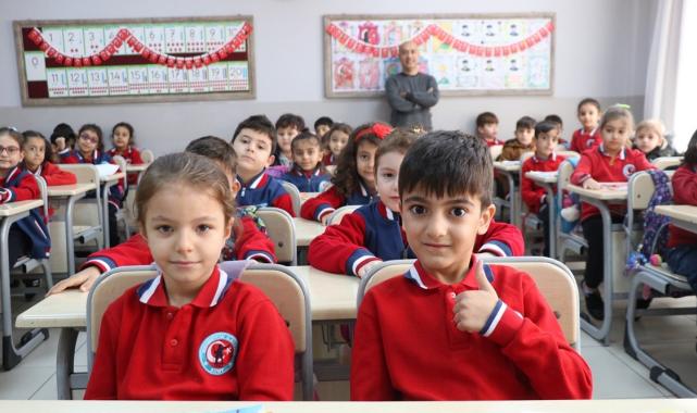 Ara tatil bitti: Milyonlarca öğrenci ders başı yaptı