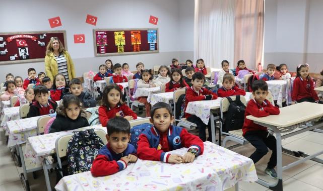 Ara tatil bitti: Milyonlarca öğrenci ders başı yaptı