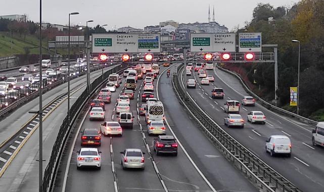 Ara tatilin bitmesiyle İstanbul'da trafik yoğunluğu yaşandı