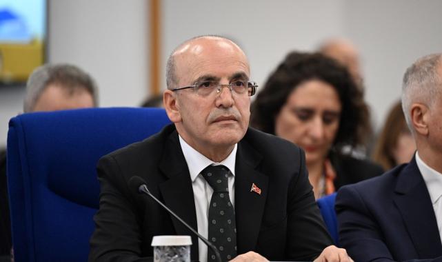 Bakan Mehmet Şimşek'ten asgari ücret açıklaması: Çalışanlarımızı enflasyona ezdirmeyeceğiz