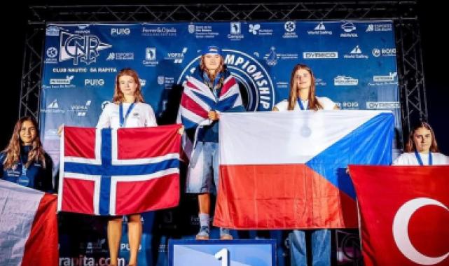 Balıkesir Ayvalıklı gençler Avrupa'da gurur yaşattı