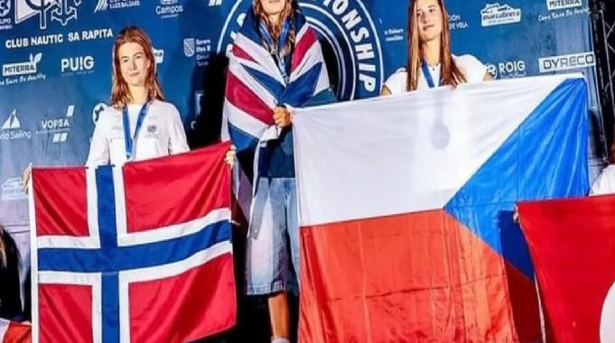 Balıkesir Ayvalıklı gençler Avrupa'da gurur yaşattı