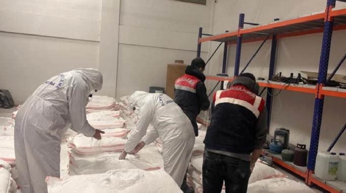 Bitlis'te zehir tacirlerine operasyon: Bebek pudrası içinde uyuşturucu çıktı