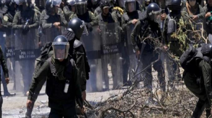 Bolivya'da kışlaya saldırı: 200'ü aşkın asker rehin alındı