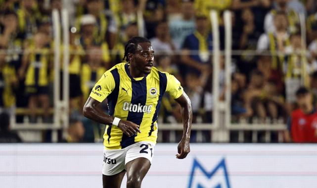 Bright Osayi Samuel, Fenerbahçe'deki 100. lig maçına çıktı