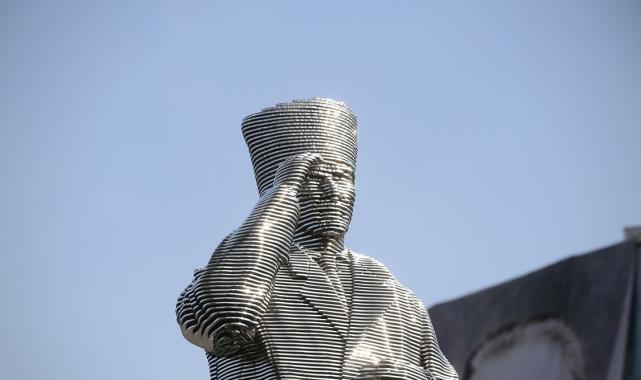 Bursa'da Atatürk'ün çelikten yapılan heykeli açıldı