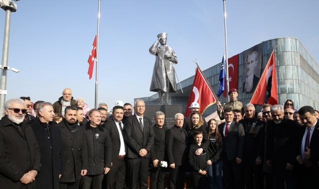 Bursa'da Atatürk'ün çelikten yapılan heykeli açıldı