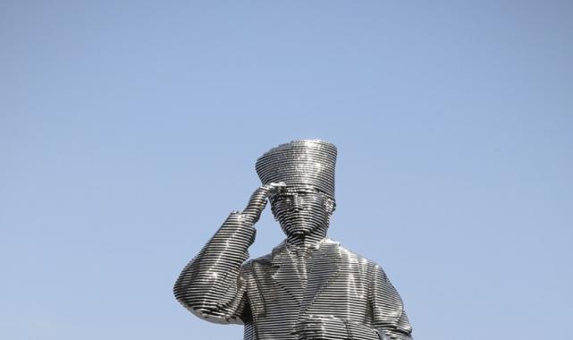 Bursa'da Atatürk'ün çelikten yapılan heykeli açıldı
