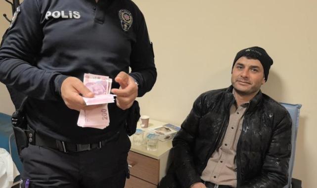 Bursa'da bankamatikte unutulan parayı polise teslim etti