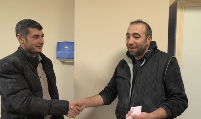 Bursa'da bankamatikte unutulan parayı polise teslim etti