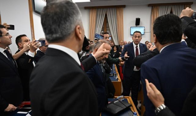 CHP, Meclis'teki kavgada kadın milletvekillerini ön sıralara dizdi