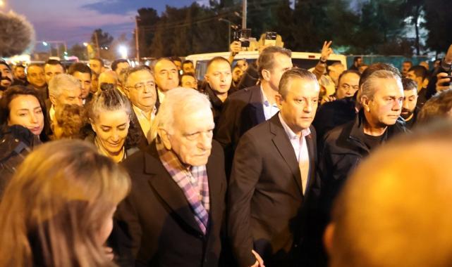 CHP tam kadro sahaya iniyor