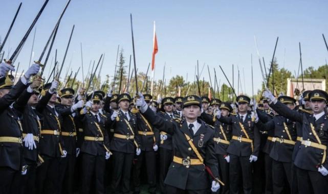 CHP'li Mustafa Adıgüzel'den 'teğmen' tehdidi