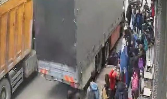 Denizli'de ilkokul öğrencisi kamyonun altında kalmaktan saniyelerle kurtuldu