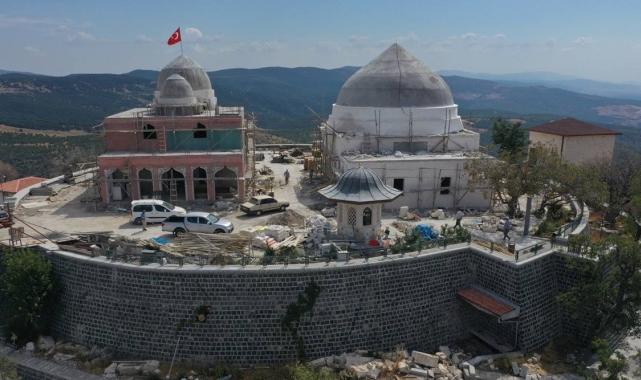 Depremde yıkılan Hazreti Ukkaşe Türbesi yeniden yapılıyor