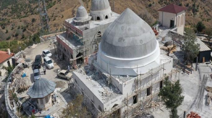 Depremde yıkılan Hazreti Ukkaşe Türbesi yeniden yapılıyor