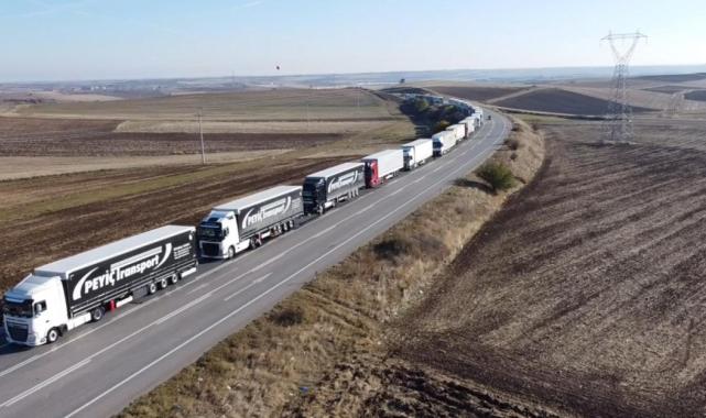 Edirne Hamzabeyli'de 25 kilometrelik tır kuyruğu