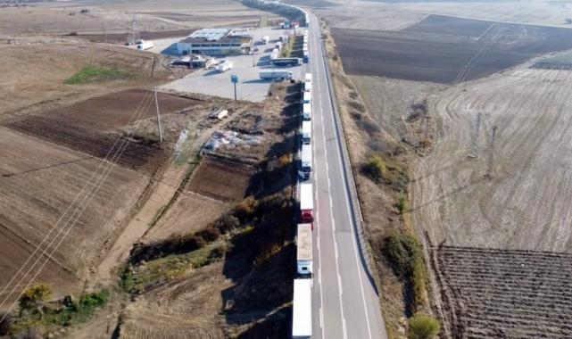 Edirne Hamzabeyli'de 25 kilometrelik tır kuyruğu
