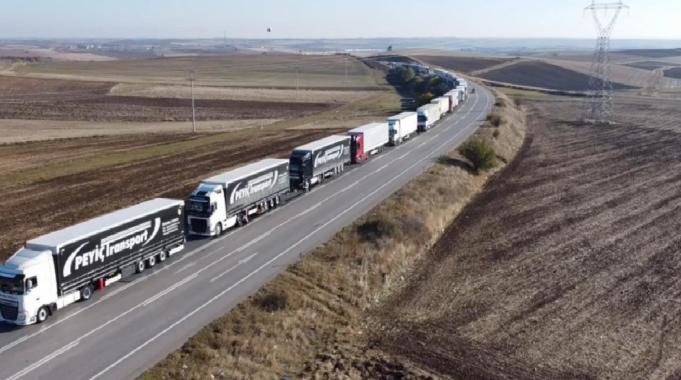 Edirne Hamzabeyli'de 25 kilometrelik tır kuyruğu
