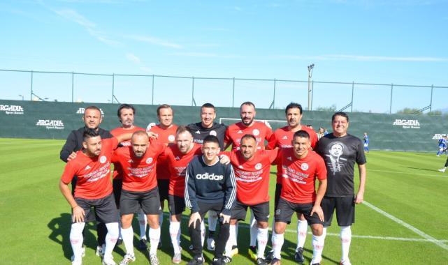 Efsaneler Kupası Futbol Turnuvası'nda Fenerbahçe'yi Yılmaz Vural çalıştırdı