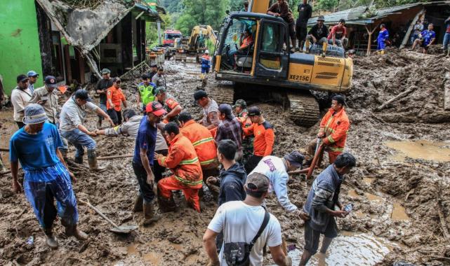 Endonezya'da sel ve toprak kayması: 20 ölü