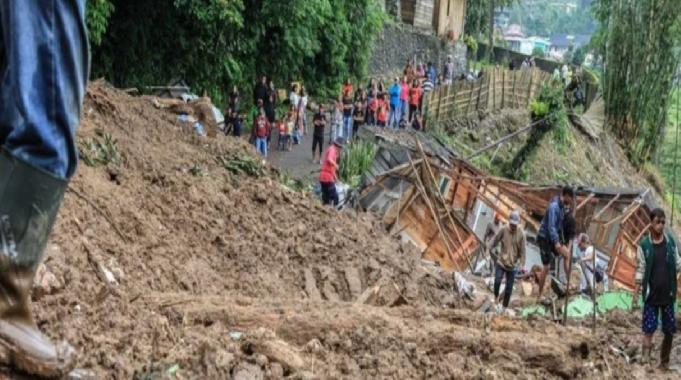 Endonezya&#039;daki sel ve toprak kaymasında can kaybı 27&#039;ye yükseldi