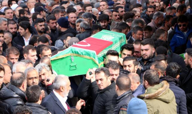 Erzurum'da kazada ölen 3 kuzen için cenaze töreni düzenlendi
