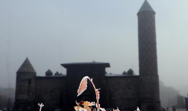 Erzurum'da sis ve soğuk hava etkili oluyor