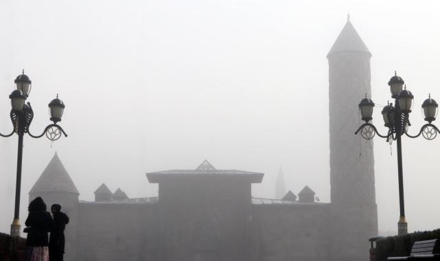 Erzurum'da sis ve soğuk hava etkili oluyor